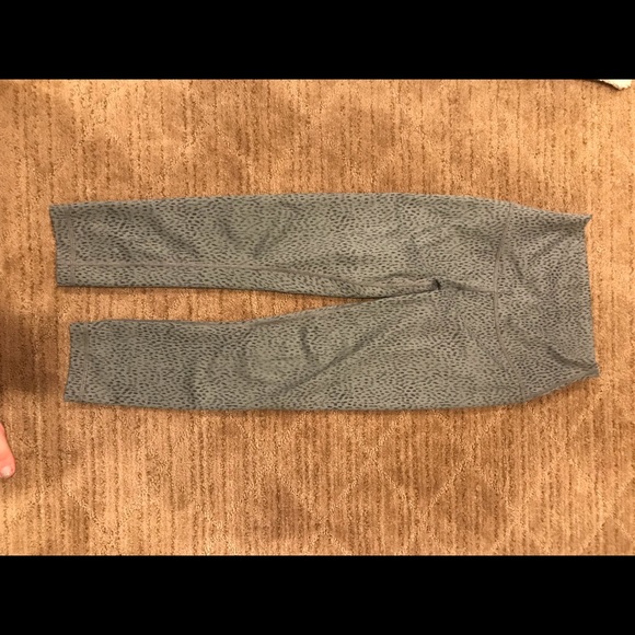 Lululemon wonder under leggings cropped - Picture 3 of 3